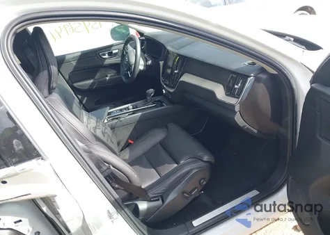 2021 Volvo Xc60 T5 Inscription из США, поврежденный, VIN YV4102RL5M1710876